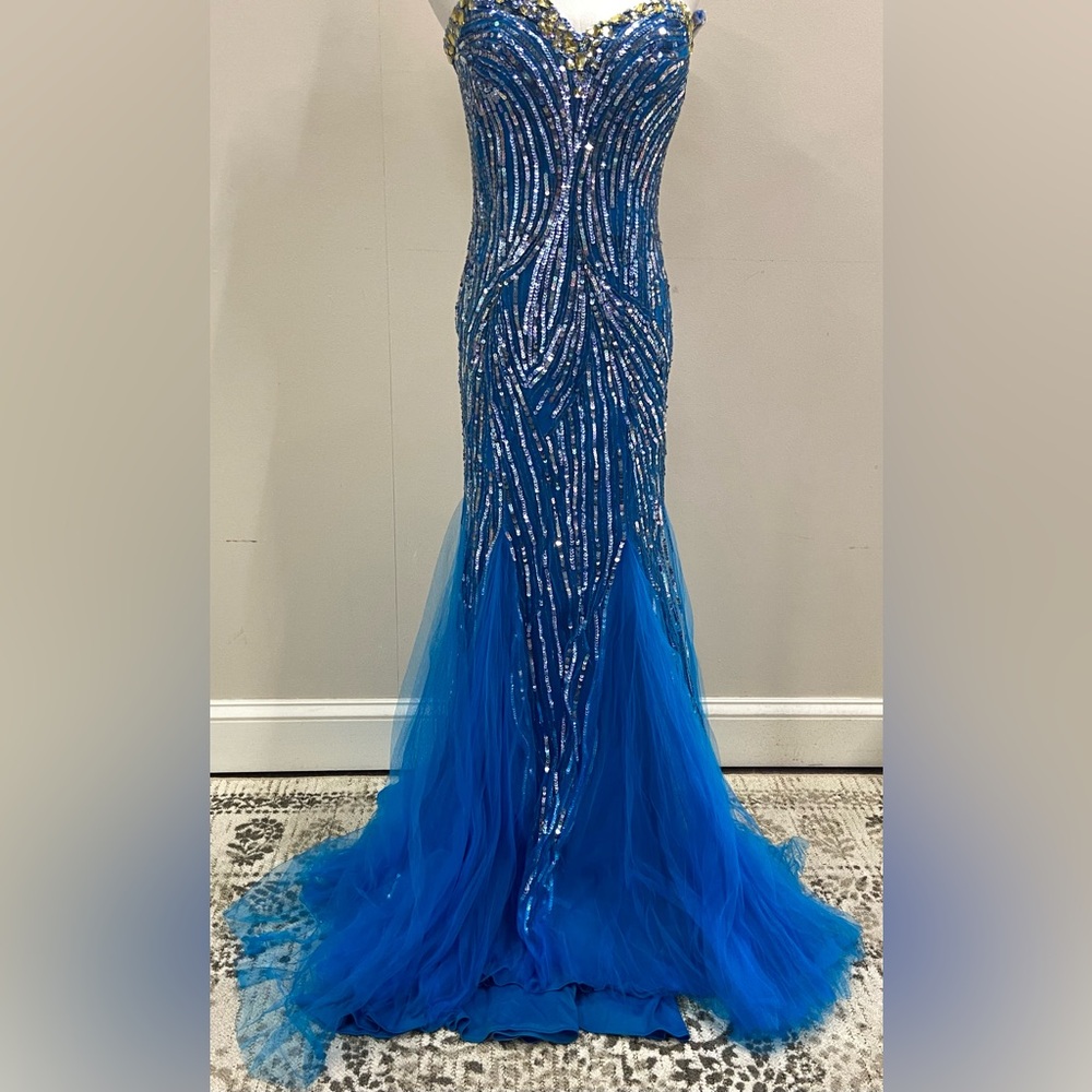 NWT Tony Bowls sequins sweetheart dress. Size 6